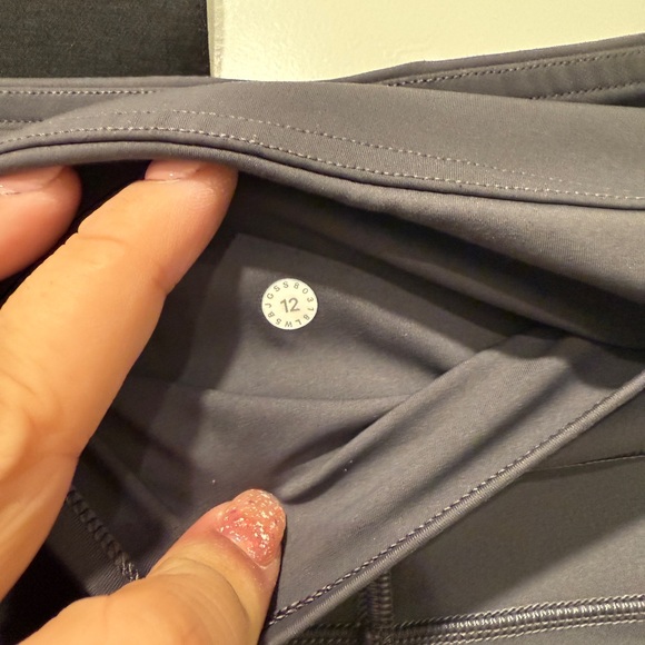 Lululemon - Picture 3 of 3